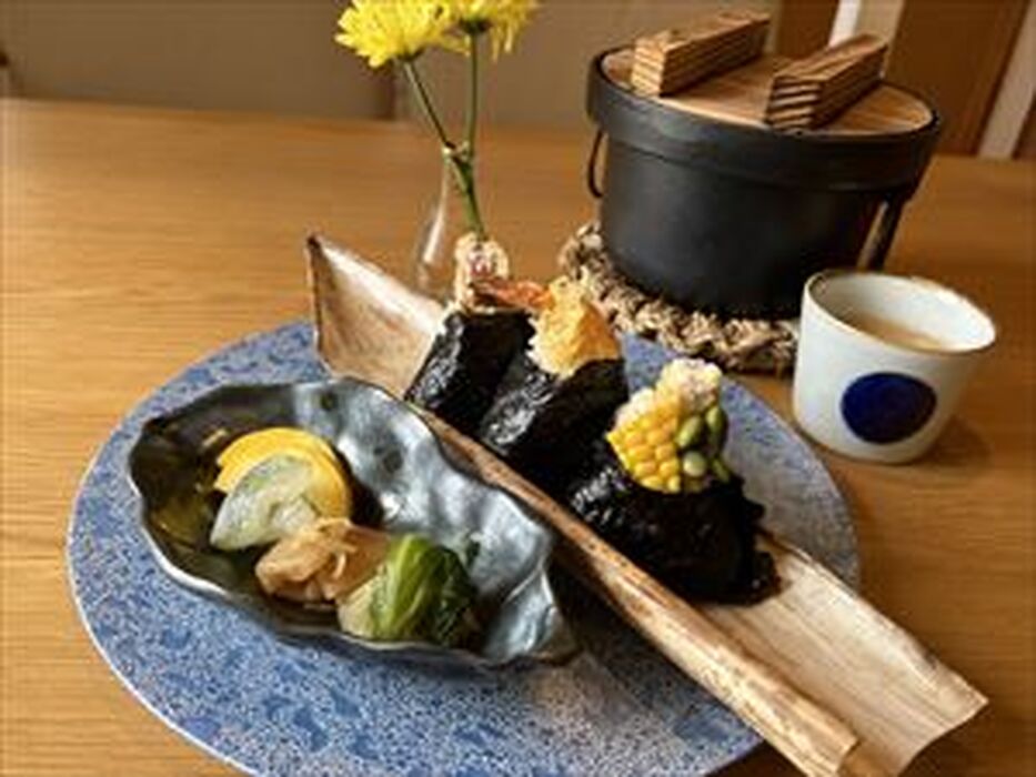 料理や店内の雰囲気を感じるギャラリー